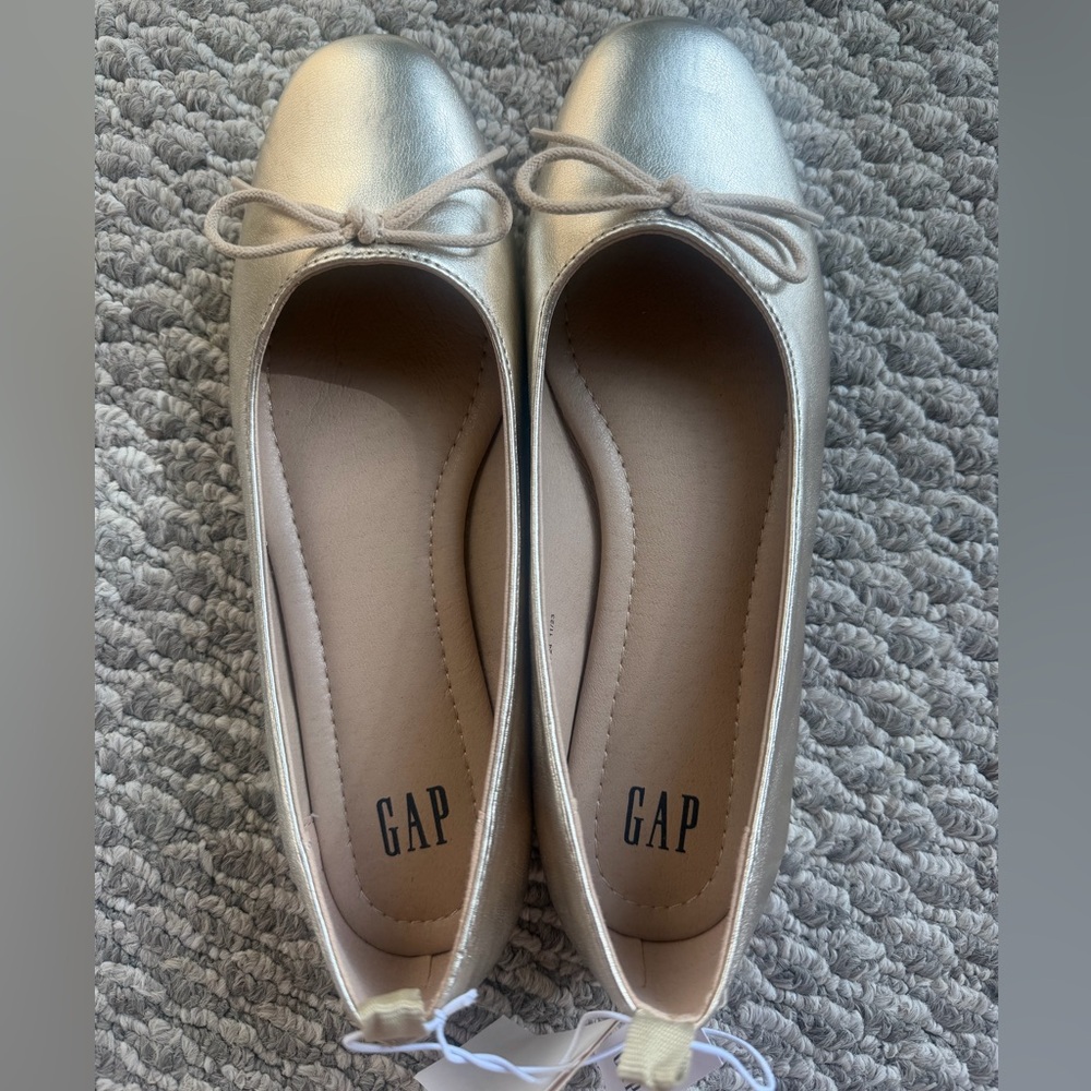 GAP Metallic Silver Round-Toe Ballet Flats with Bow